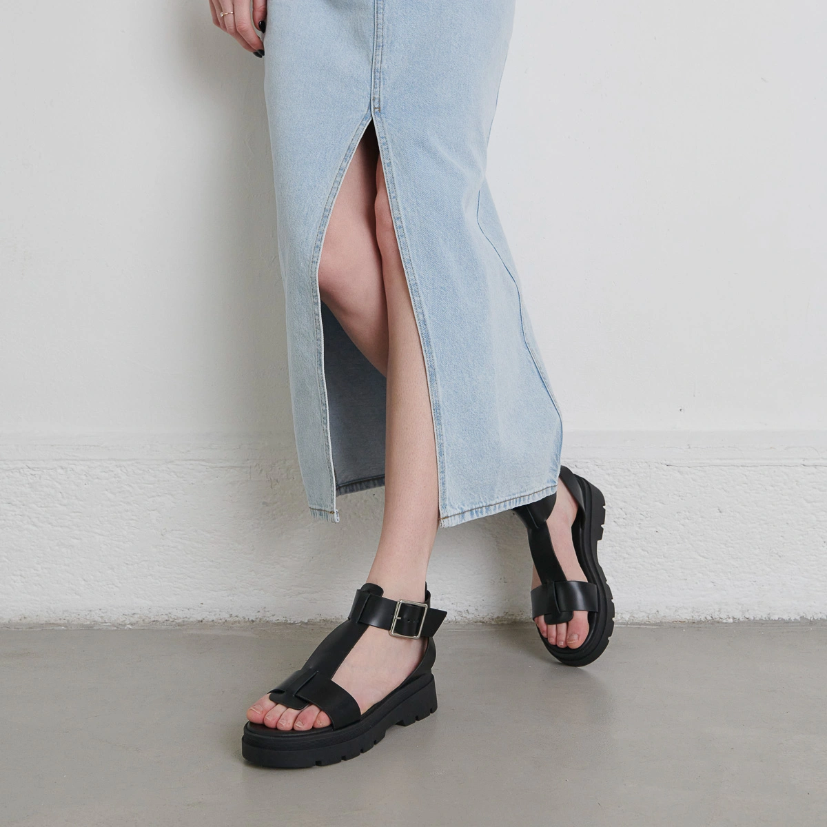 Platform sandals with thick straps in black glazed leather | LILLE