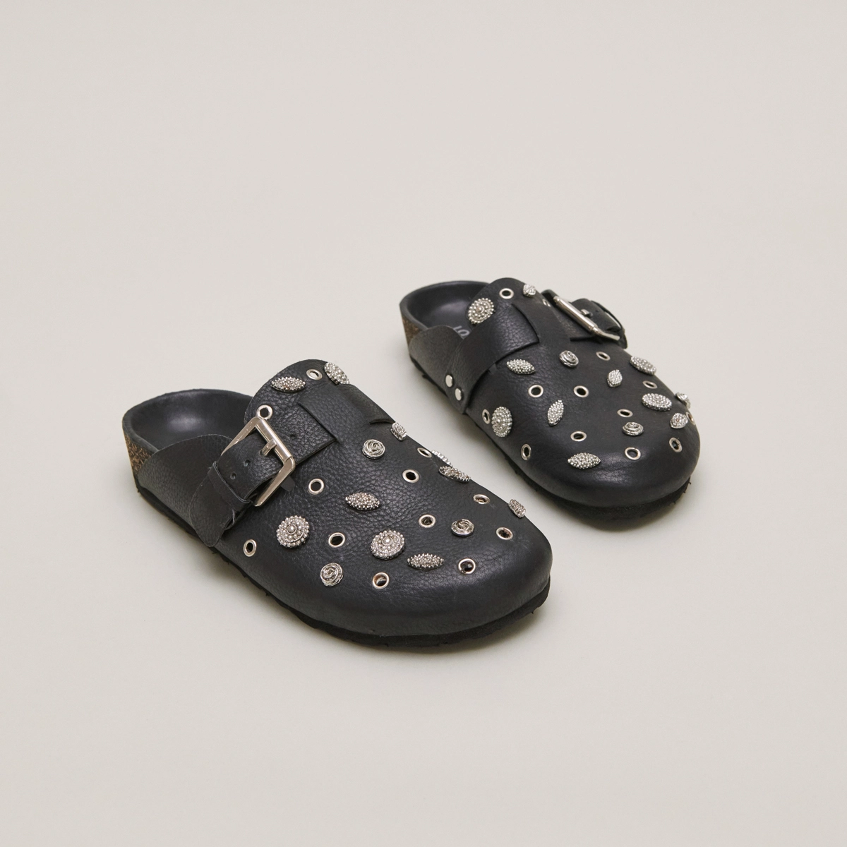 Mules with silver details in black grained leather | WASILA