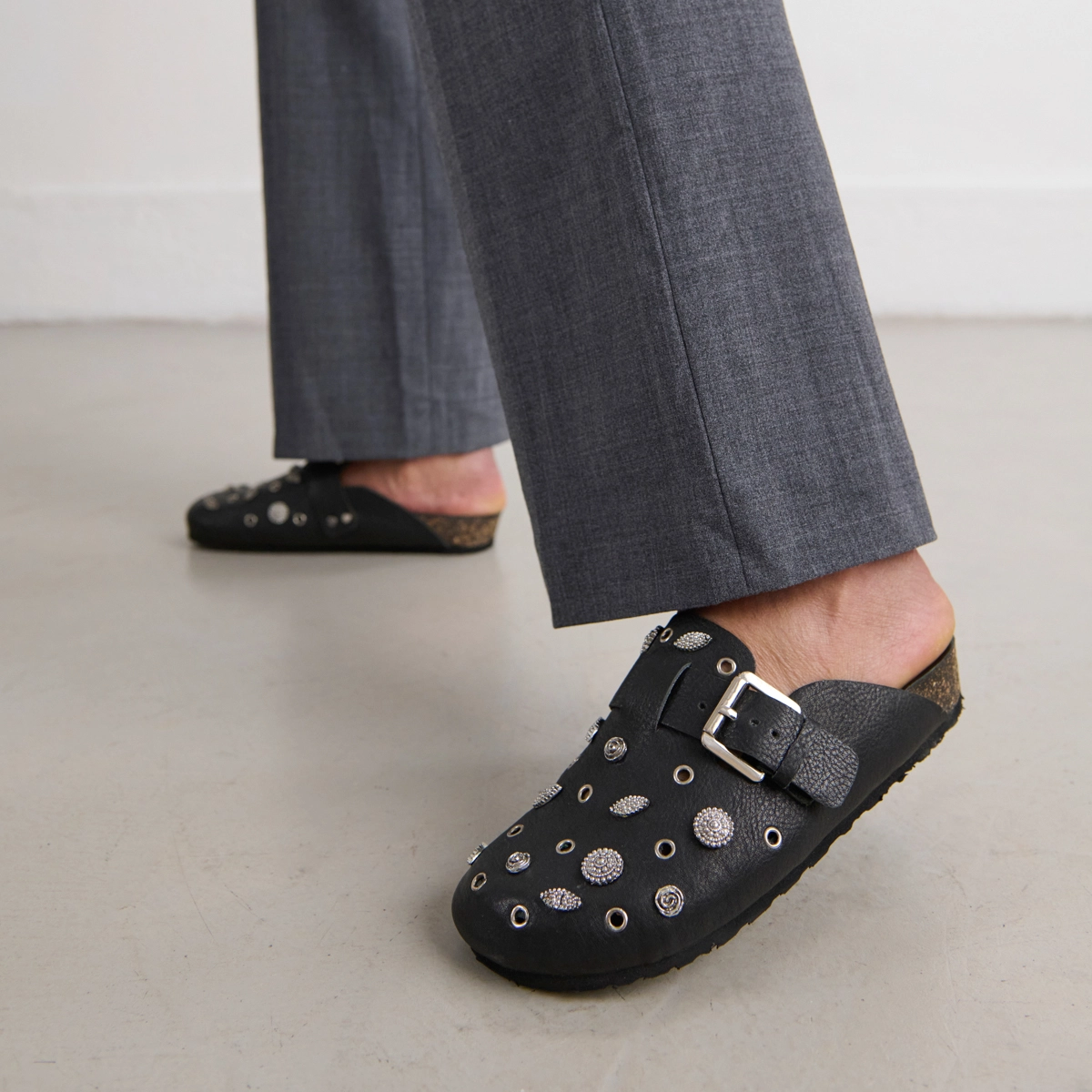 Mules with silver details in black grained leather | WASILA