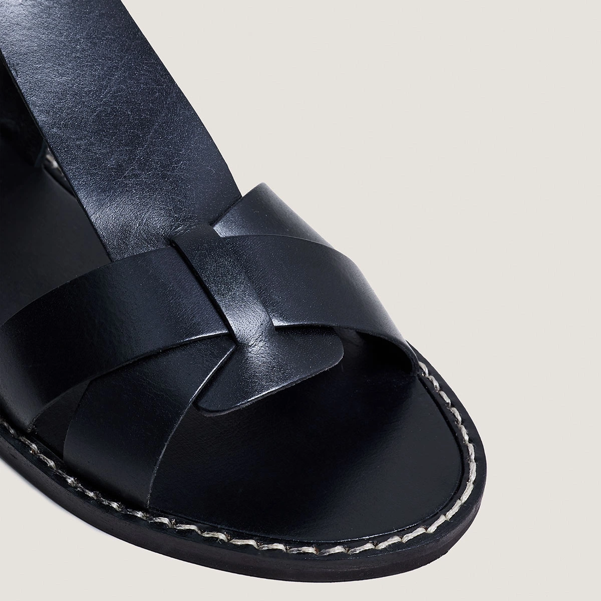 Buckle and strap sandals in black leather | WHISPER