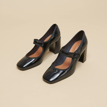 Heeled babies with big buckle straps black