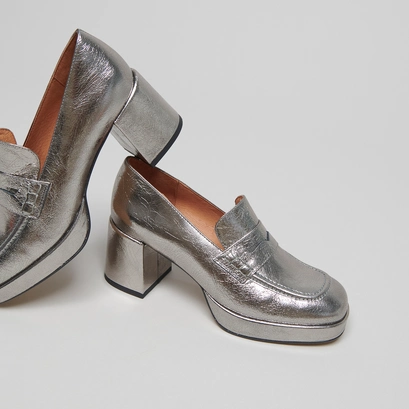 Loafers with platforms in silver leather | voltura