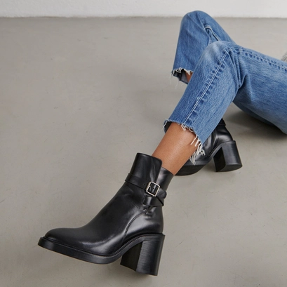 Ankle boots with high heels in black leather | dactylo