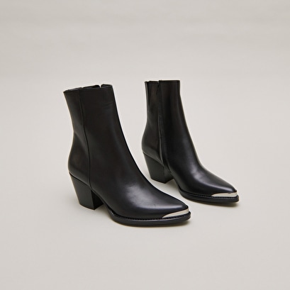 Jonak Women Silver-toe boots in black leather