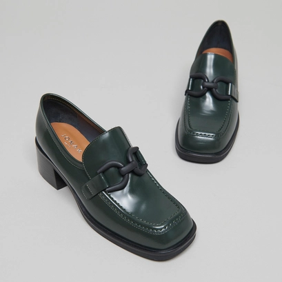 Loafers with heels in fir green shiny leather | darknet