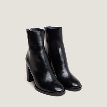 Ankle boots with heels black