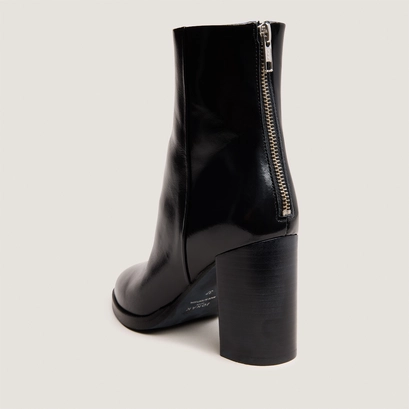 Ankle boots with heels black