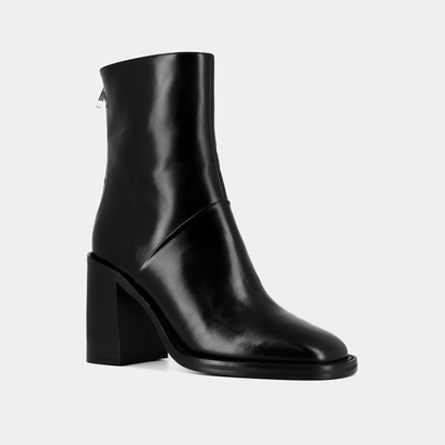 Boots with high heels in black leather | duty