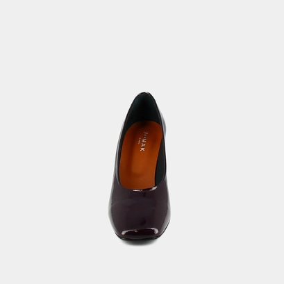 Pointed-toe pumps in black pleated patent | delaware