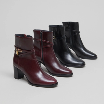 Ankle boots with high heels and gold charms in black leather | drame
