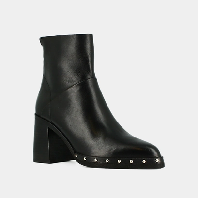 Heeled lowboots and back zippers in black leather | dixit