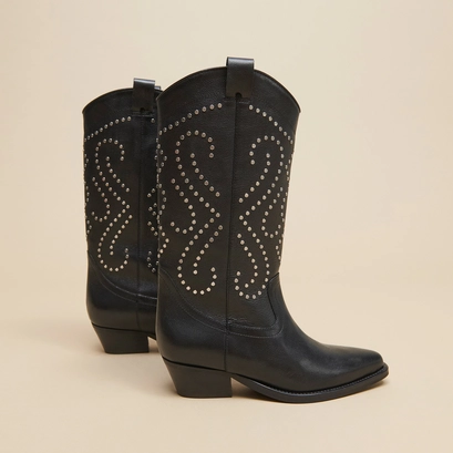Boots with beveled heels in black leather | dynastie