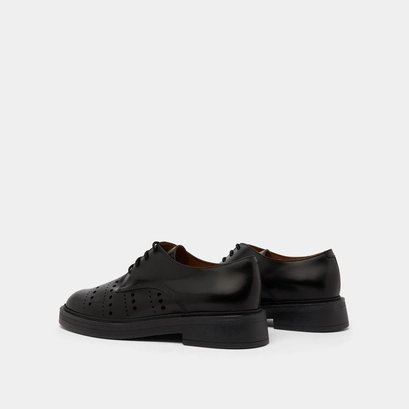 Pierced derbies in glazed black leather | amarante