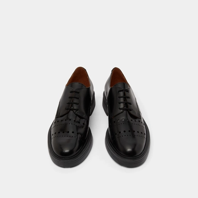 Pierced derbies in glazed black leather | amarante