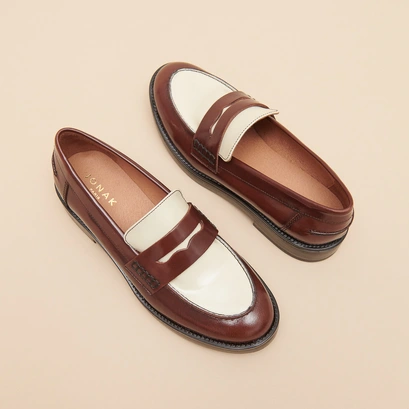 Round-toed loafers in brown and ecru glazed leather | MIRNA