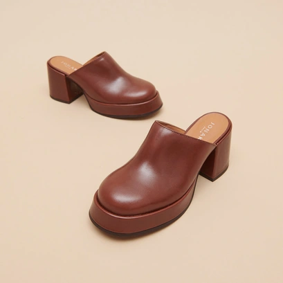 Mules with heels and platforms in brown leather | BOLERO