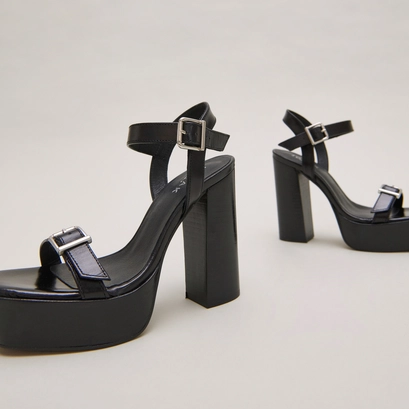 High-heeled sandals and platforms in black leather | BONHEUR