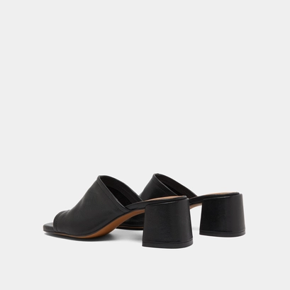 Mules with heels and open toes in black leather | butterfly