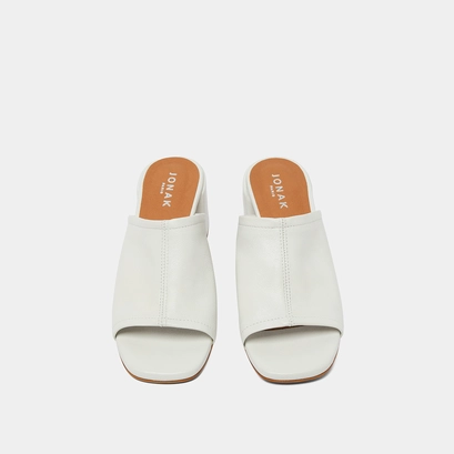 Mules with heels and open toes in white leather | BUTTERFLY