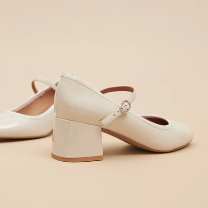 Heeled babies in ecru patent | DALMATIE