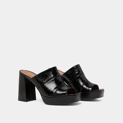 Mules with heels and open toes in black shiny leather | VAGABOND
