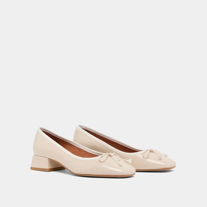 Ballet flats with low heels in ecru pleated patent | dybil