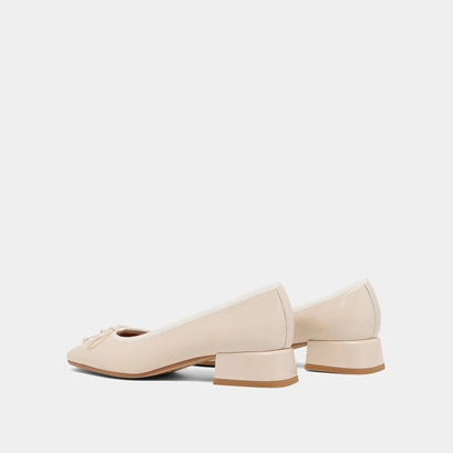 Ballet flats with low heels in ecru pleated patent | dybil