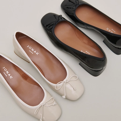 Ballet flats with low heels in ecru pleated patent | dybil