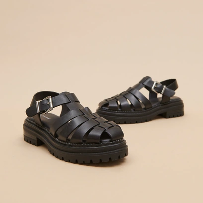 Platform sandals with wide straps in black leather | abraham