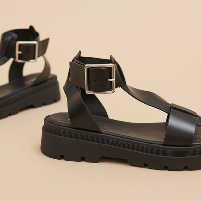 Platform sandals with thick straps in black glazed leather | lille