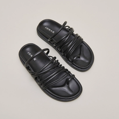 Multi-strap sandals in black leather | walkman