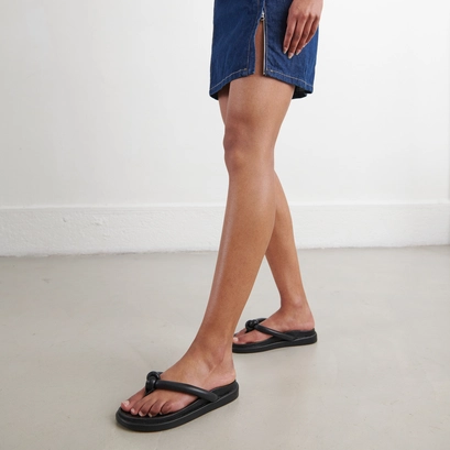 Mules with straps in black leather | woodland