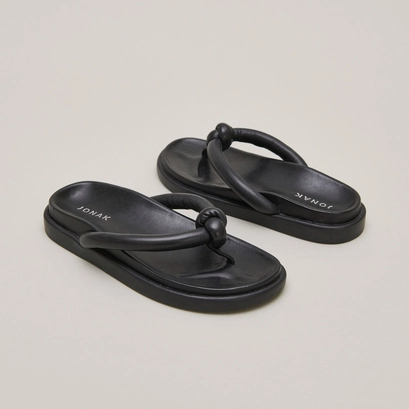 Mules with straps in black leather | woodland
