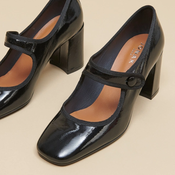 Heeled babies with big buckle straps in black pleated patent leather | DRANCY