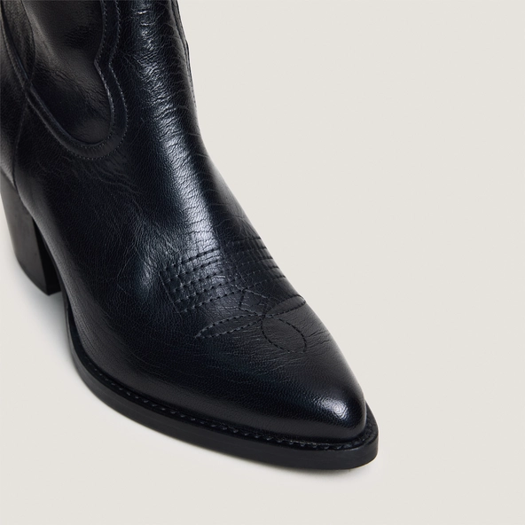 Heeled ankle boots with topstitch in black leather | DJAMENA