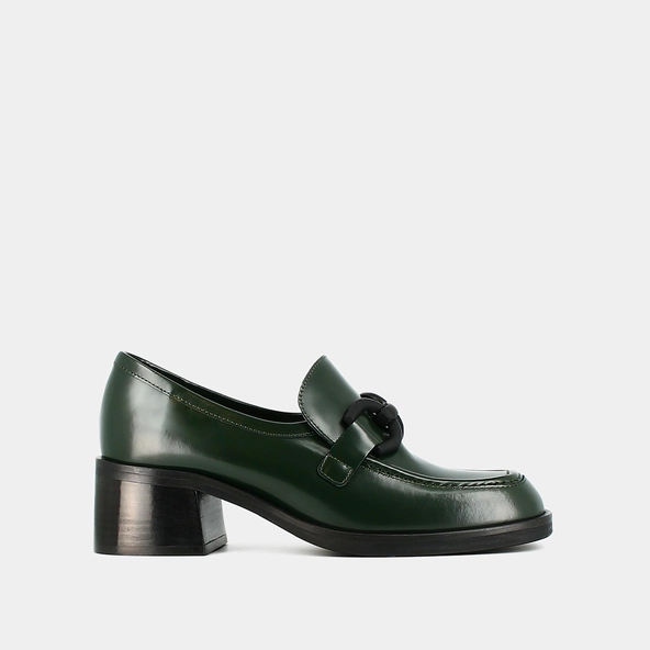 Loafers with heels in fir green shiny leather | DARKNET
