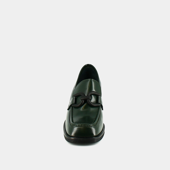 Loafers with heels in fir green shiny leather | DARKNET