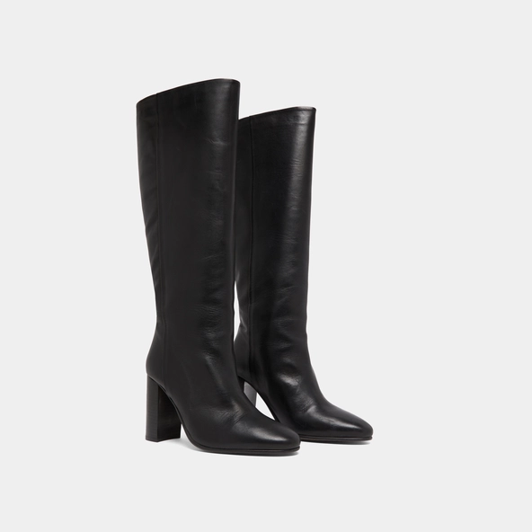 Boots with heels in black leather | VENEZUELA