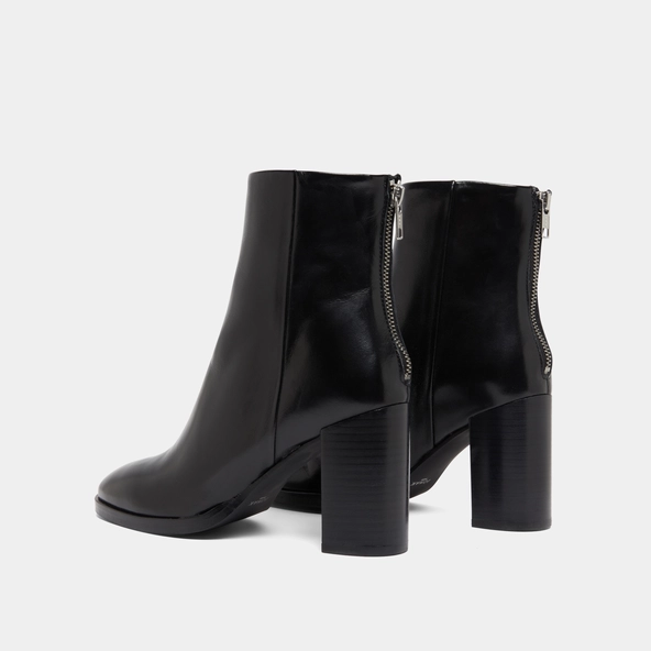 Ankle boots with heels in black leather | DEEP