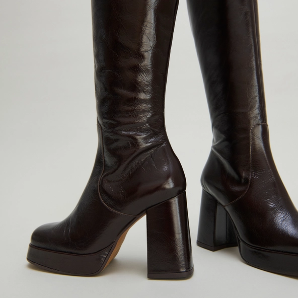 Heeled boots with square-toe in dark brown shiny leather | BRYAN