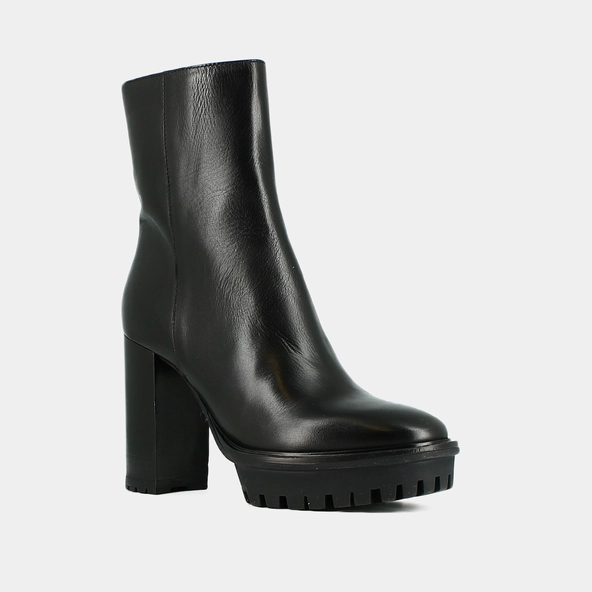Ankle boots boots with heels and notched soles in black leather | DONATIEN