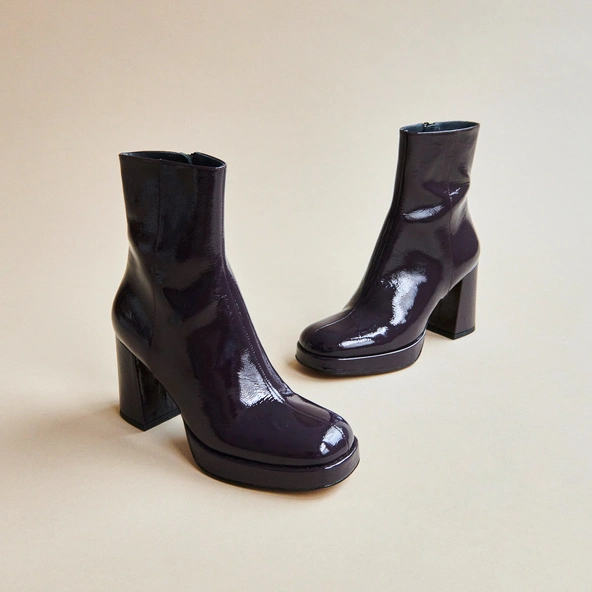 Heeled lowboots in dark purple patent | VORIS