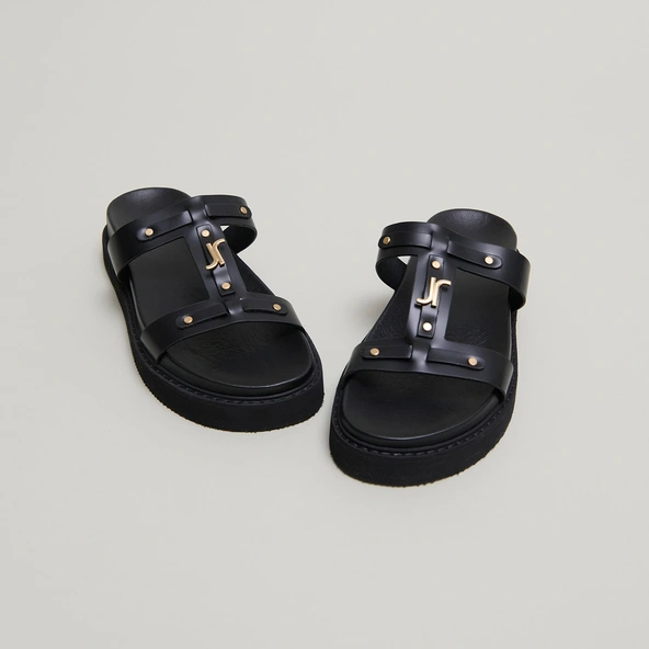 Platform sandals in black glazed leather | LUANA