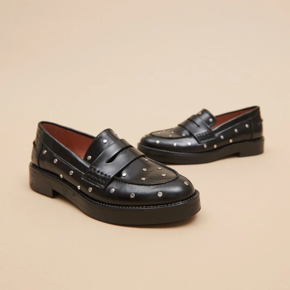 Loafers with silver details in black leather | MIRNOU
