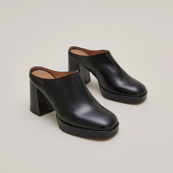 Heeled mules in black leather | VOLCAN