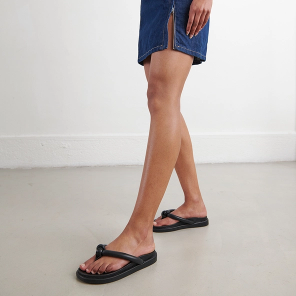 Mules with straps in black leather | WOODLAND