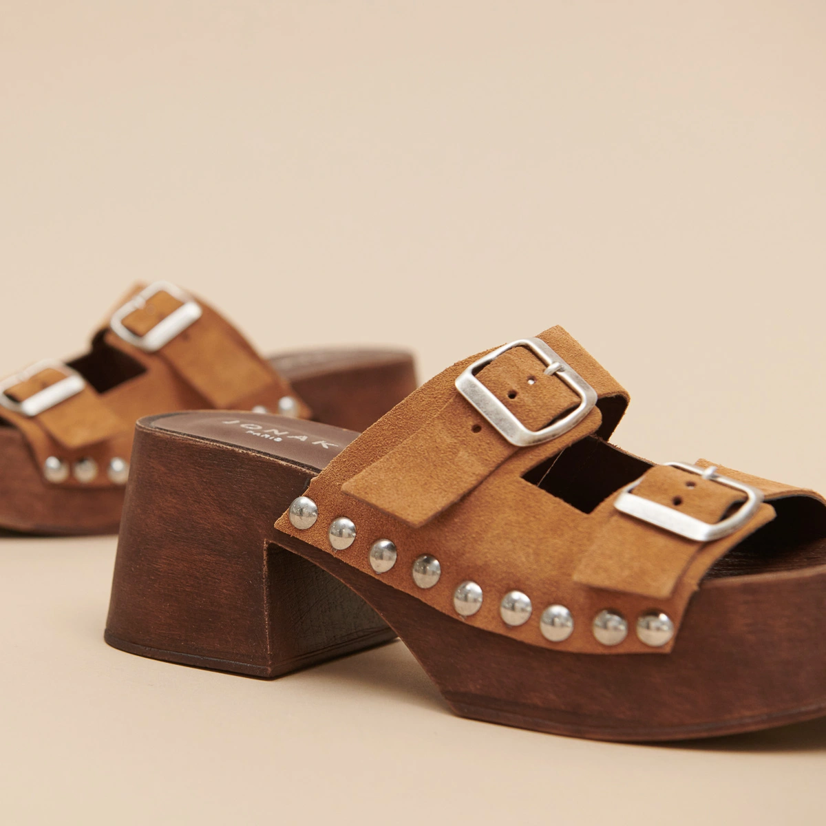 Platform mules with open toes en croute cognac | ELLA