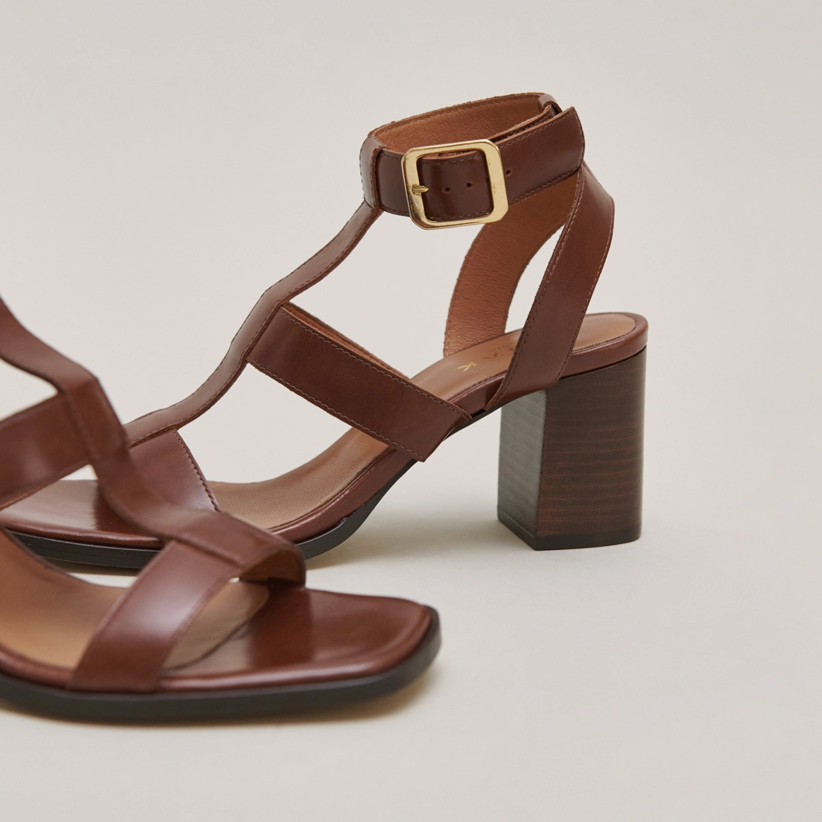 Heeled sandals in brown leather | VILMA