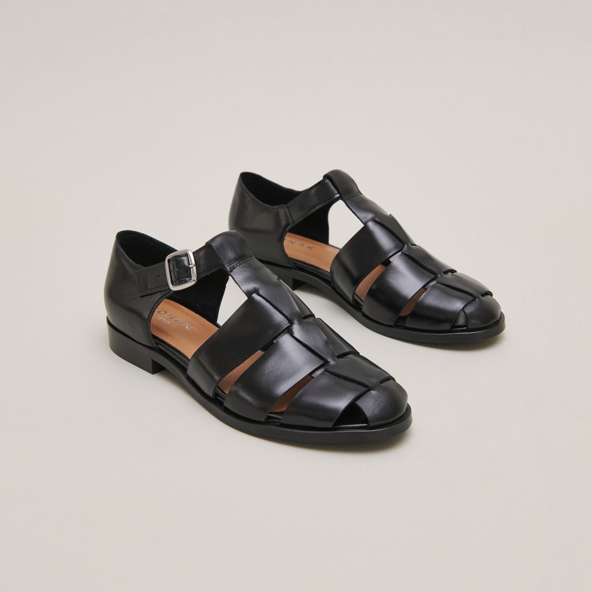 Sandals in black leather | AGOSTA