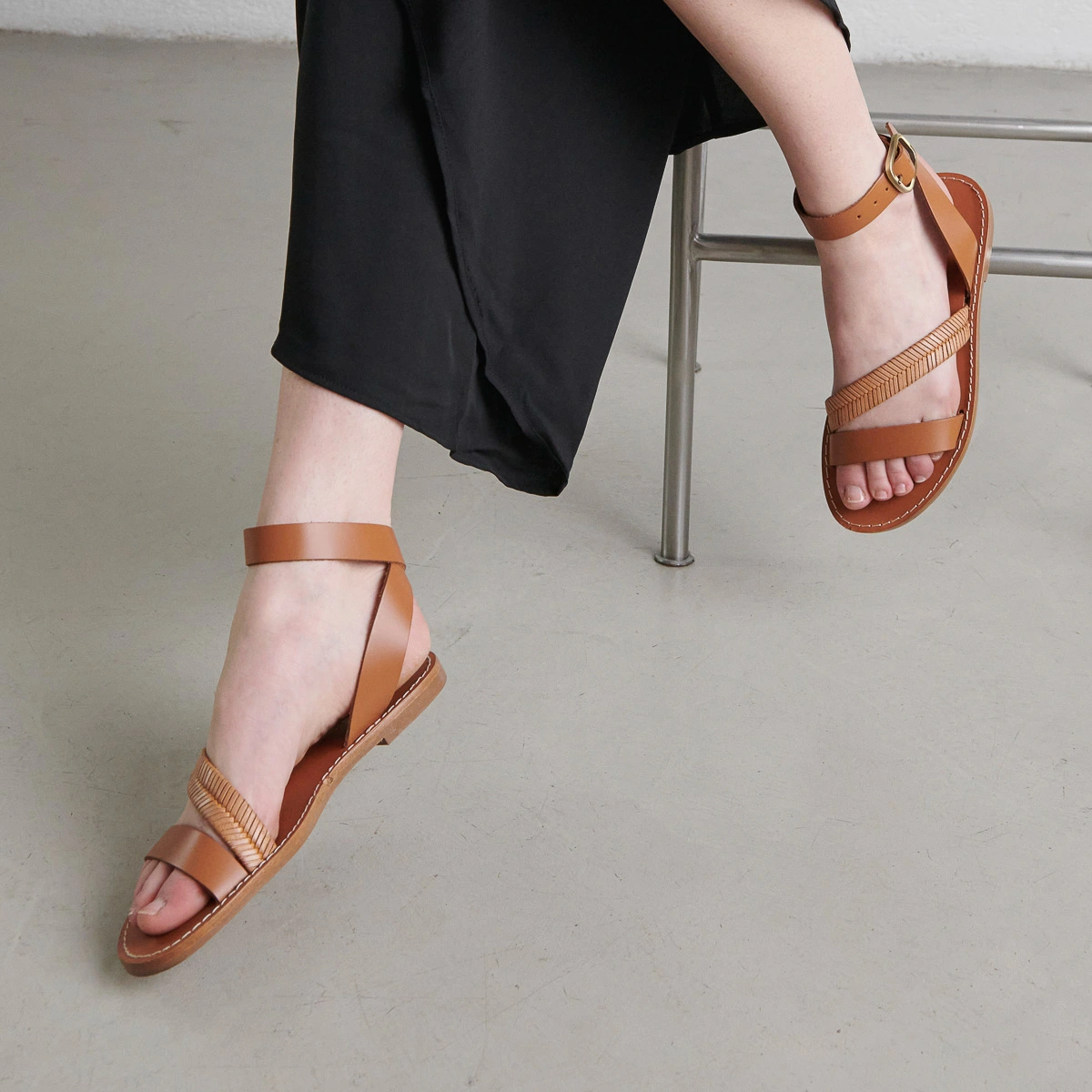 Plagettes with straps in cognac glazed leather | LAUSANNE